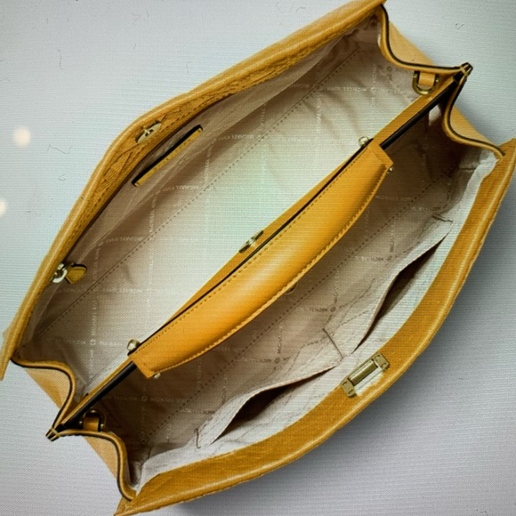 MICHAEL KORS
Penelope Large Python Satchel MARIGOLD COLOR - Picture 2 of 3